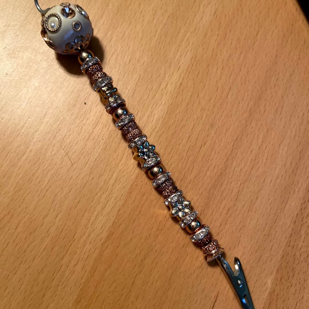 Beaded Bracelet Assistant and Back Zipper Helper